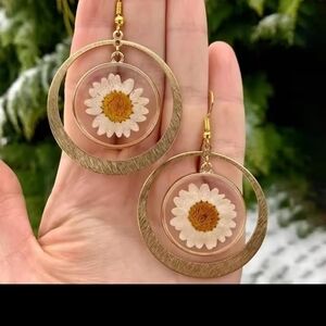 White Daisy Hoop Earrings f56